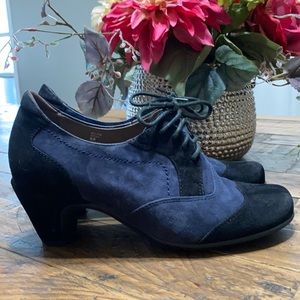 Earthies blue and black suede size 8